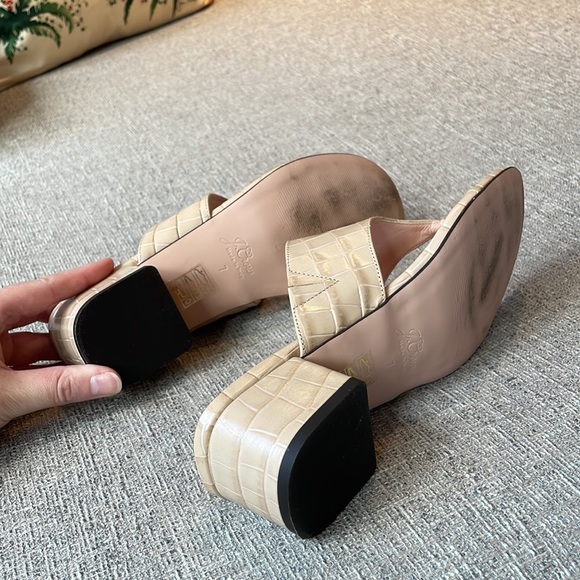 J.Crew Beige Croc Embossed T-Strap Leather Sandals Sz 7 - Picture 5 of 7